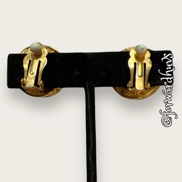 Vintage Faux Pearl Gold Tone Non-Pierced Clip-On Earrings - Picture 4 of 8